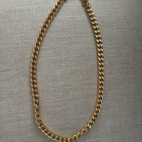 Elegant Gold Chain Necklace - Picture 2 of 6